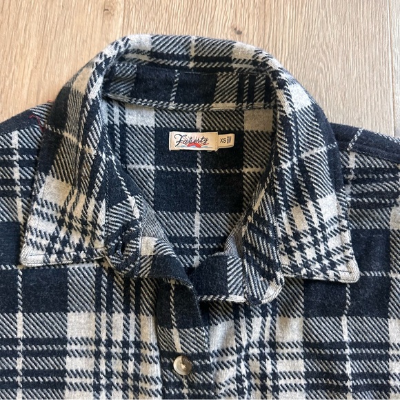 Faherty Button Up Top - Picture 2 of 7